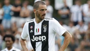 Leonardo Bonucci durante un duelo con la Juventus 