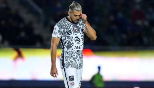 Henry Martín en un partido con las Águilas del América