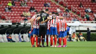 Jugadores de Chivas previo a un partido 