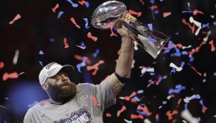 Edelman levanta el trofeo Vince Lombardi