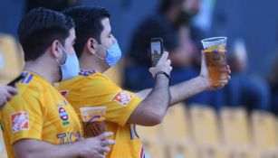 Aficionados de Tigres en el Universitario