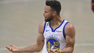 Stephen Curry en un partido con los Warriors 