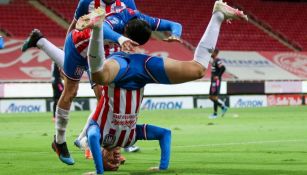 José Ramírez y Michelle Benítez realizando el festejo de circo