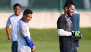 Orbelín Pineda y Jesús Corona durante un entrenamiento 