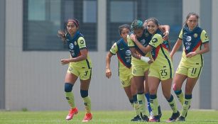 Jugadoras de América celebran gol vs Cruz Azul