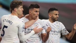 Rodri, Stones y Mahrez en festejo con Manchester City