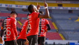 Renato Ibarra festejando un gol a favor del Atlas