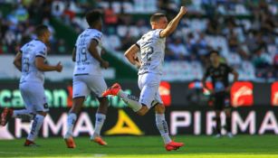 Querétaro en festejo de gol