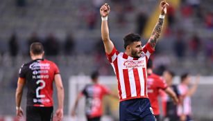 Alexis Vega en festejo con Chivas