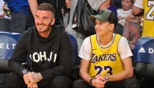 David Beckham y su hijo Romeo en un partido de los Lakers