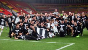 Integrantes del Besiktas festejan el campeonato