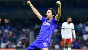 Rivero celebra en el Estadio Azteca