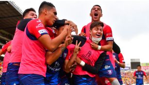 Jugadores del Tepatitlán FC festejan un gol