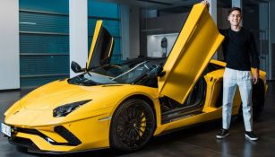 Paulo Dybala con su nuevo Lamborghini Aventador S Roadster