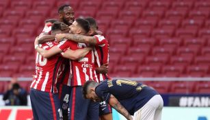 Jugadores del Atlético celebran gol vs Osasuna