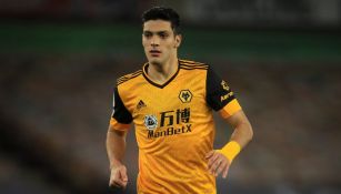 Raúl Jiménez durante un partido con Wolves