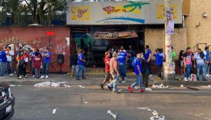 Comercios a las afueras del Estadio Azteca