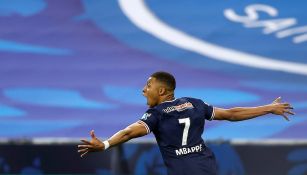 Kylian Mbappé durante un partido con el PSG