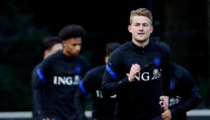 Matthijs de Ligt entrenando con Países Bajos