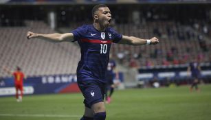 Mbappé festeja un gol con la Selección de Francia