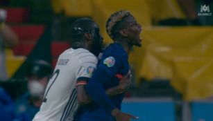 Antonio Rudiger intentando morder a Paul Pogba