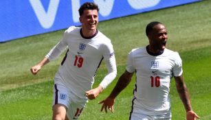 Sterling celebra su gol contra Croacia