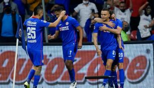 Cruz Azul en festejo de gol