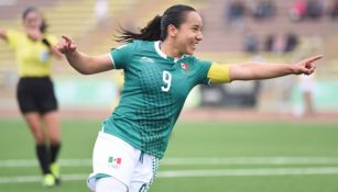 Charlyn Corral en un partido con la Selección Mexicana