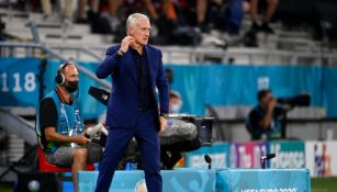 Didier Deschamps durante un partido con Francia