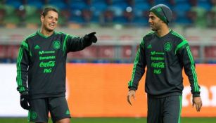 Chicharito y Carlos Vela