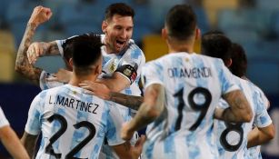 Jugadores argentinos celebrando un gol vs Ecuador