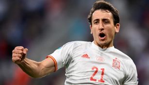 Mikel Oyarzabal celebra su penal con la selección española en la Eurocopa 2020