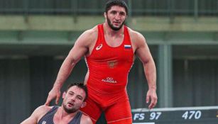 Abdulrashid Sadulayev, tras someter a su rival