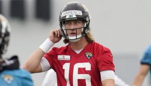 Trevor Lawrence en acción con Jaguars