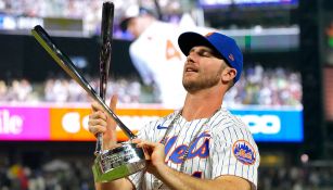 Alonso muestra su trofeo de Campeón del HR Derby