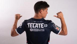 Así luce el TECATE 18+ en la playera de Rayados