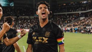 Carlos Vela en festejo con LAFC