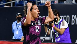 Lainez celebra con la afición