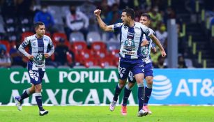 Jugadores del Pachuca festejando un gol a favor 