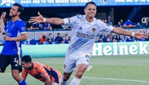 Chicharito Hernández celebrando un gol con Galaxy