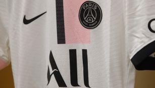 Playera alternativa del PSG en vestidores