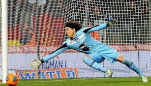 Guillermo Ochoa en su paso por el Ajaccio