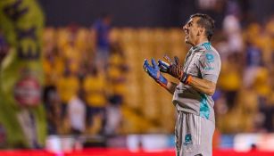 Nahuel Guzmán durante un partido con Tigres