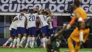 Jugadores de EEUU celebrando un gol vs Jamaica