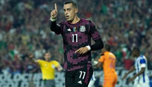 Rogelio Funes Mori en un partido de la Selección Mexicana