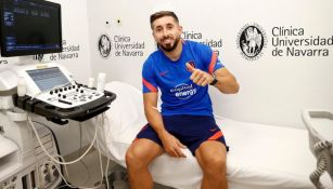 Héctor Herrera realizando su reconocimiento médico