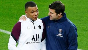 Mauricio Pochettino charla con Kylian Mbappé