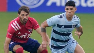 Alan Pulido en el duelo entre Sporting Kansas City y FC Dallas