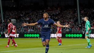 Kylian Mbappé durante un partido con el PSG