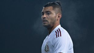 Tecatito Corona en acción con México